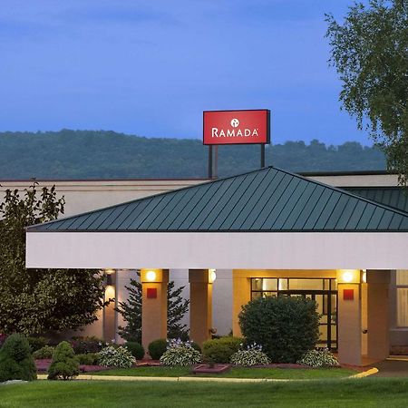 Ramada By Wyndham Cortland Hotel & Conference Center Bagian luar foto