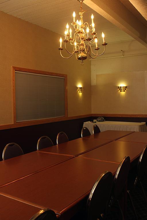 Ramada By Wyndham Cortland Hotel & Conference Center Bagian luar foto