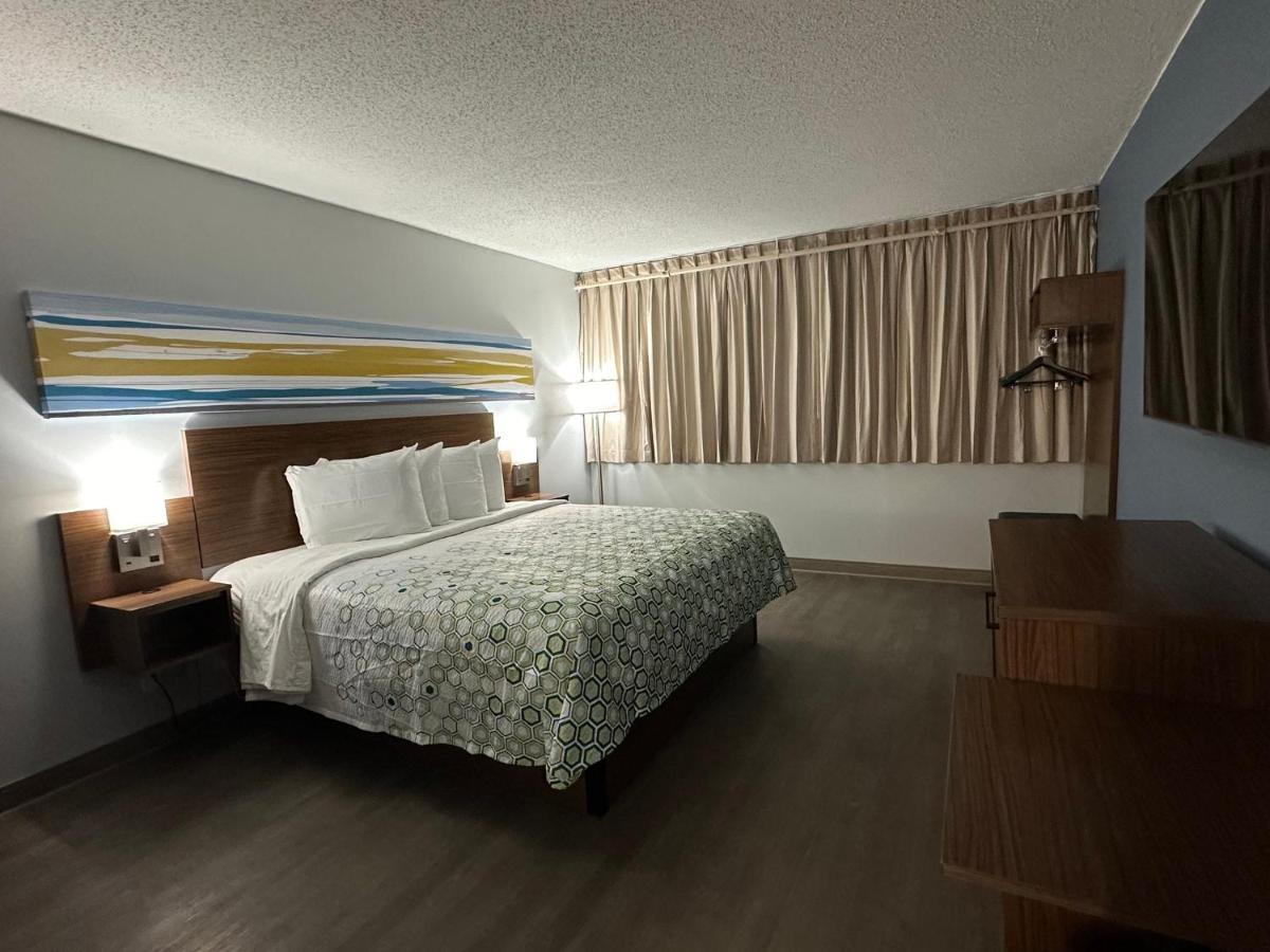 Ramada By Wyndham Cortland Hotel & Conference Center Bagian luar foto