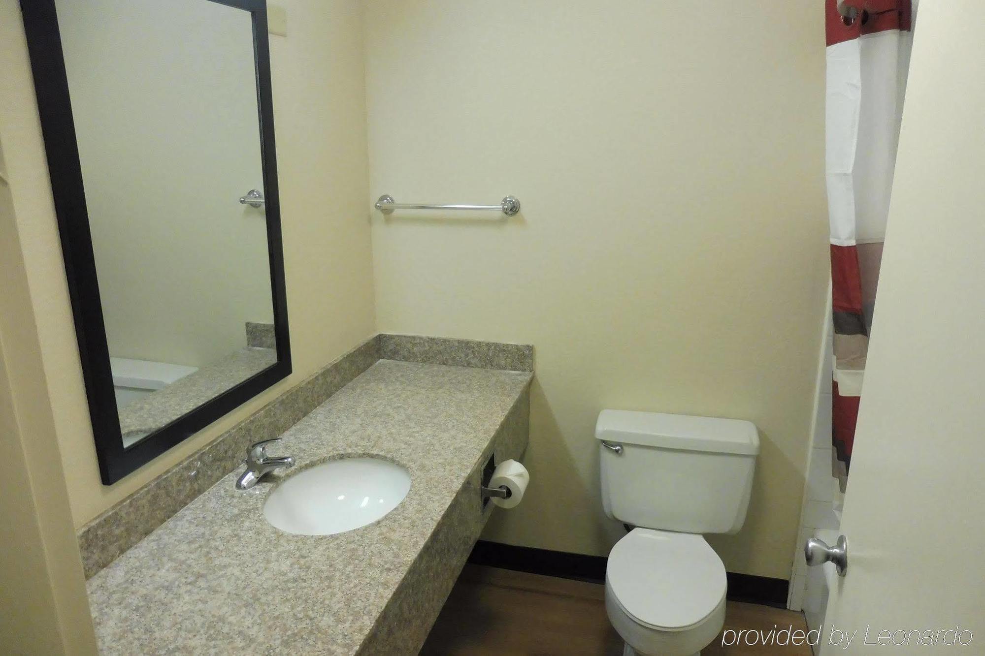 Ramada By Wyndham Cortland Hotel & Conference Center Bagian luar foto