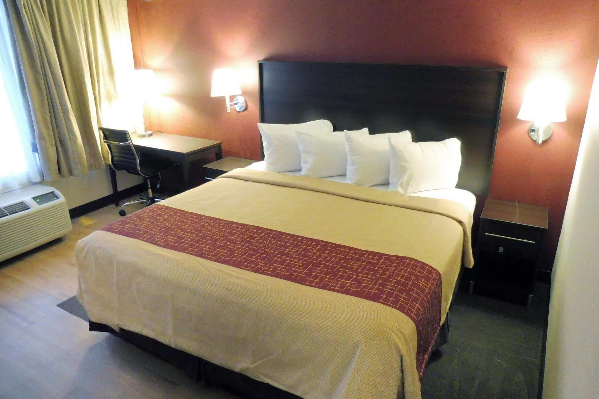 Ramada By Wyndham Cortland Hotel & Conference Center Bagian luar foto