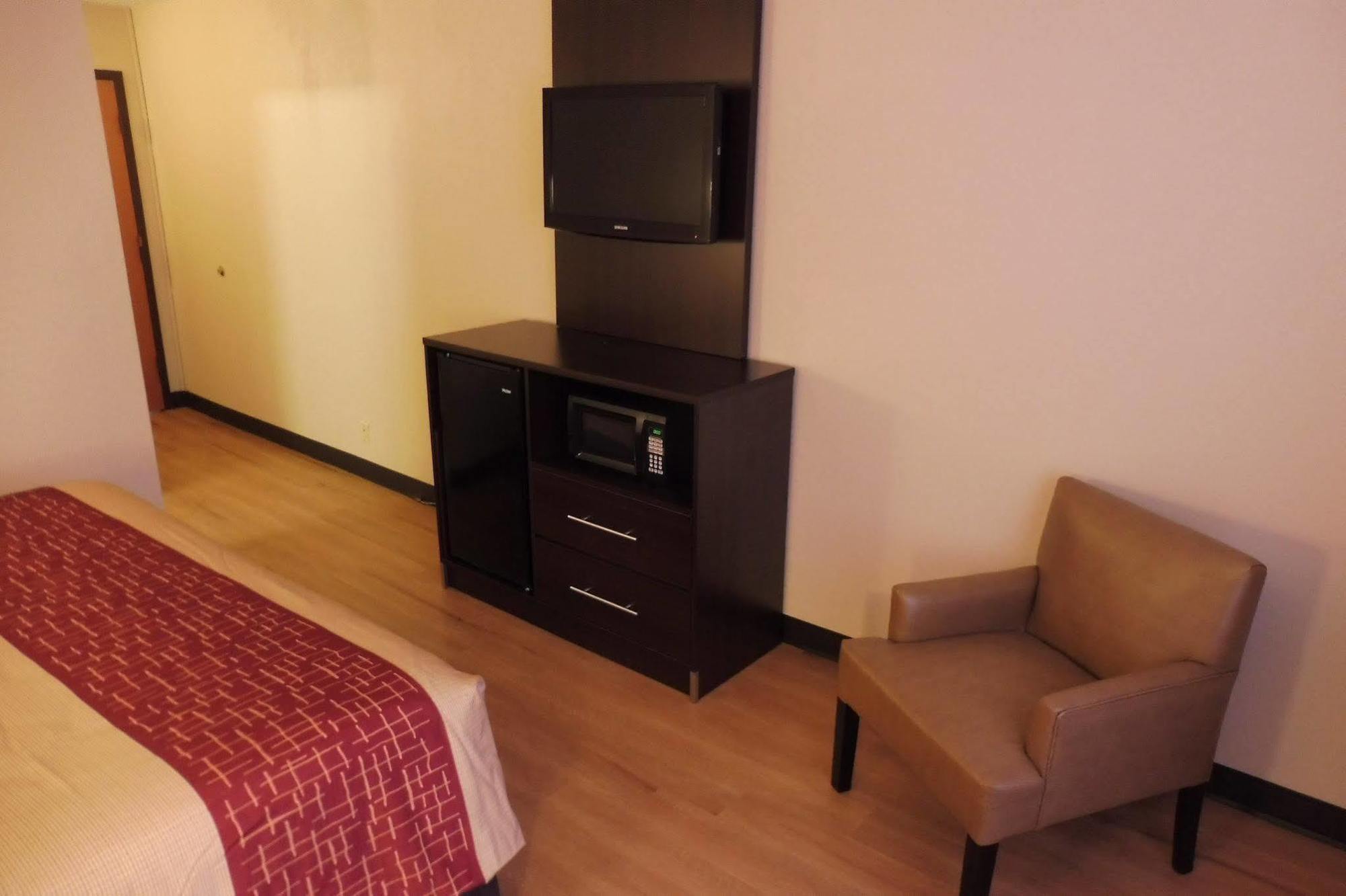 Ramada By Wyndham Cortland Hotel & Conference Center Bagian luar foto