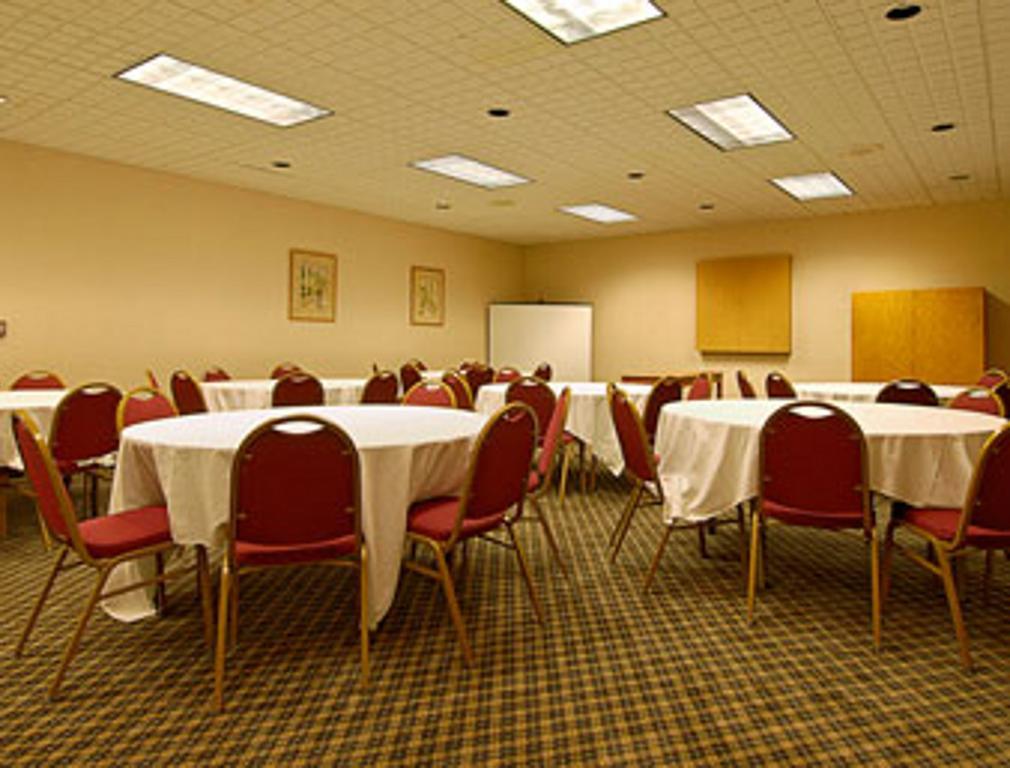 Ramada By Wyndham Cortland Hotel & Conference Center Fasilitas foto